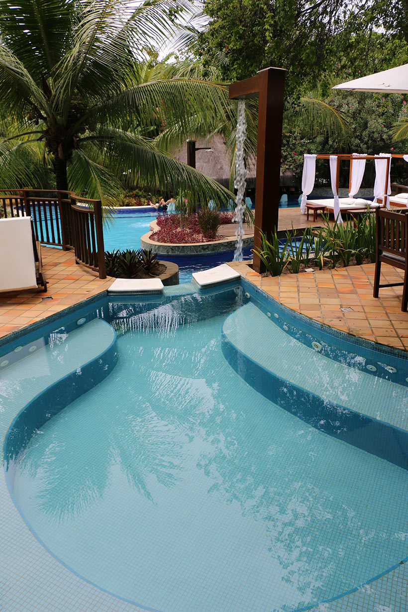 Ôfuro integrado à piscina principal do Spa