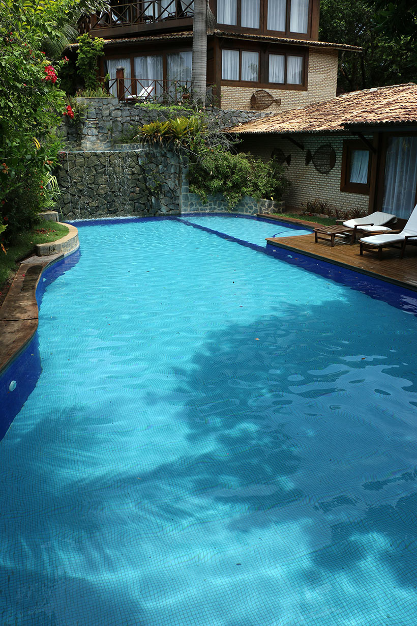 Piscinas integradas de uma maneira surpreendente no Resort Sombra e Água Fresca