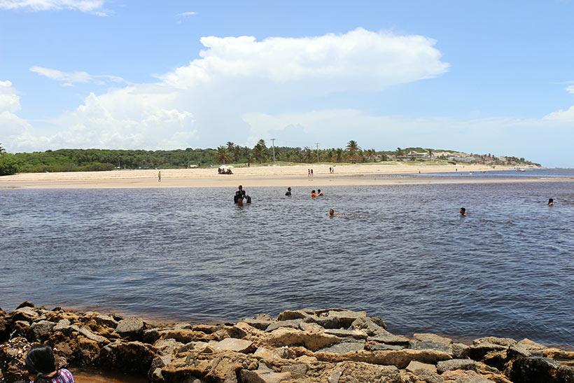 Rio ou Mar? A escolha é sua em Barra do Cunhaú