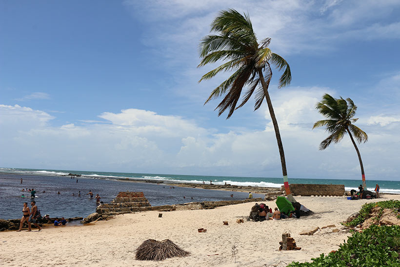 Lugar onde rio encontra com o mar no Rio Grande do Norte