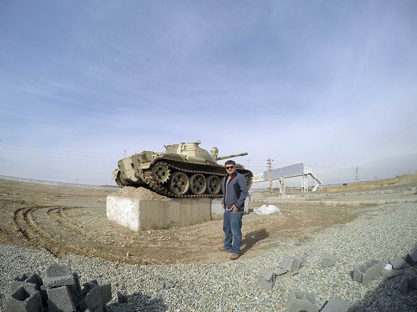 Tanque de guerra próximo ao aeroporto de Teerã