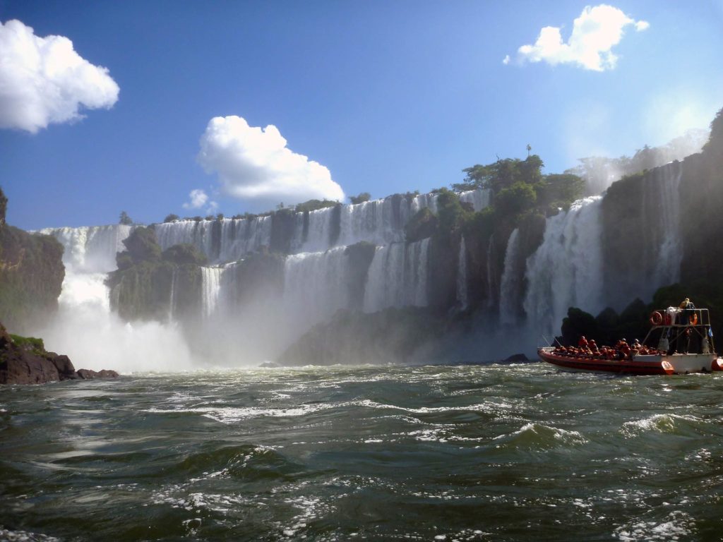 passeio de barco nas Cataratas argentinas