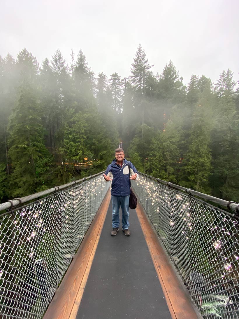 Ponte suspensa no Rio Capilano