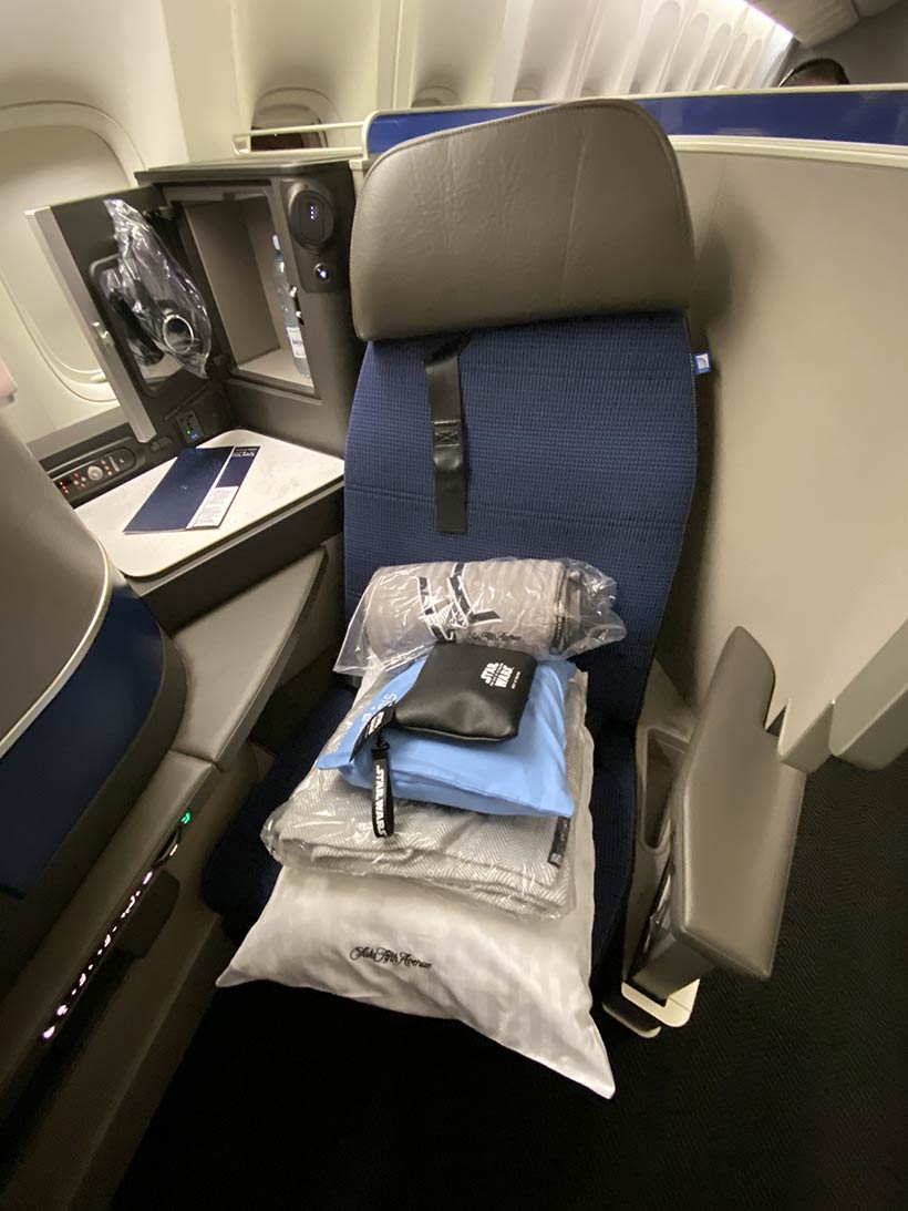 Amenidades no voo da United Polaris