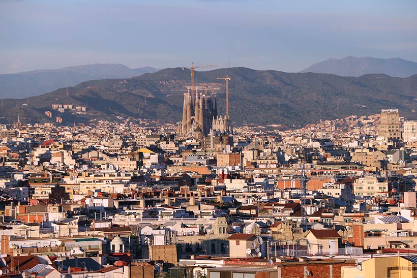 Vista da Igreja Sagrada Família desde o Montjuïc