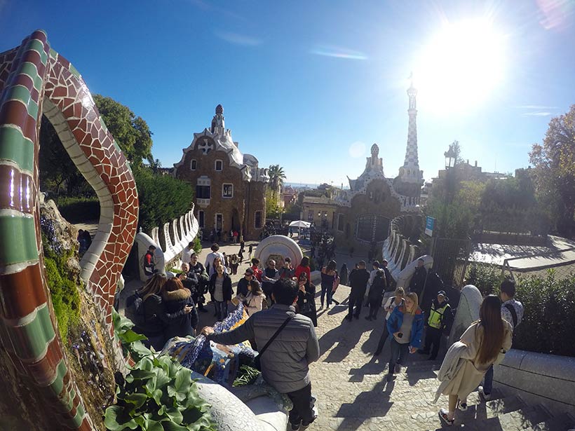 Melhor horário para ir ao Parque Guell pode ser pela manhã!