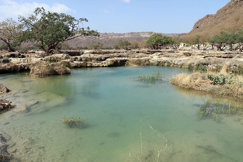 Piscinas naturais por todos os lados no Wadi Darbat