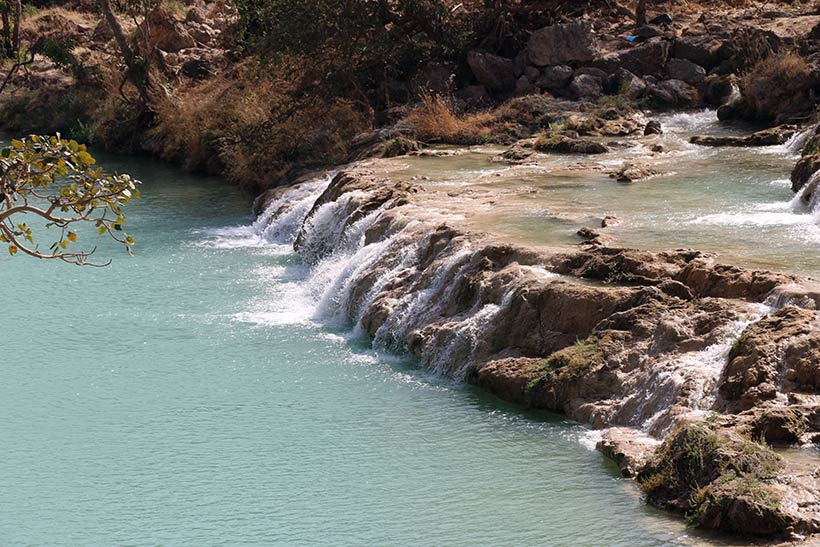 Várias corredeiras naturais