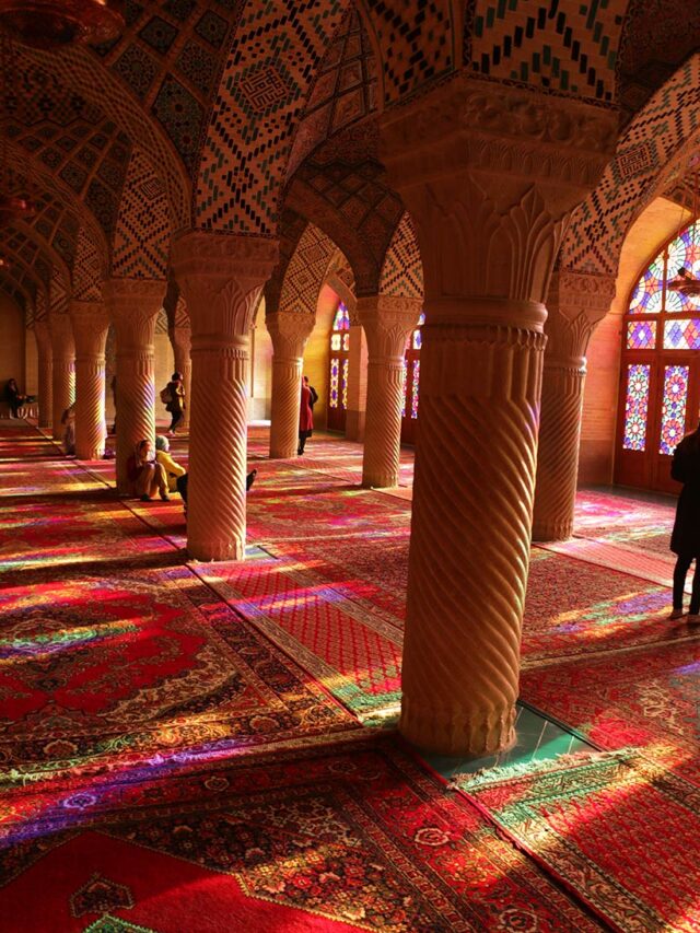 Mesquita no Irã cor de rosa