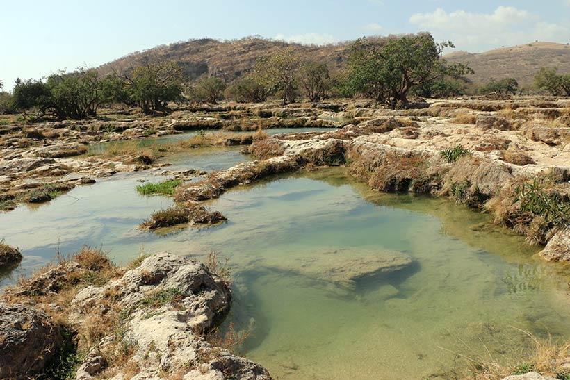 Outra foto incrível com águas cristalinas no Wadi Darbat