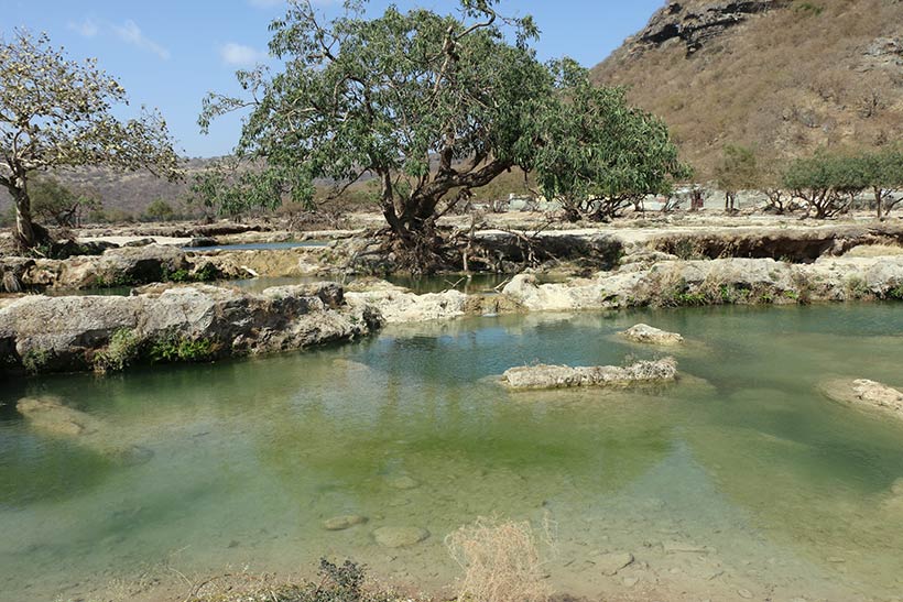 Piscinas naturais com águas cristalinas