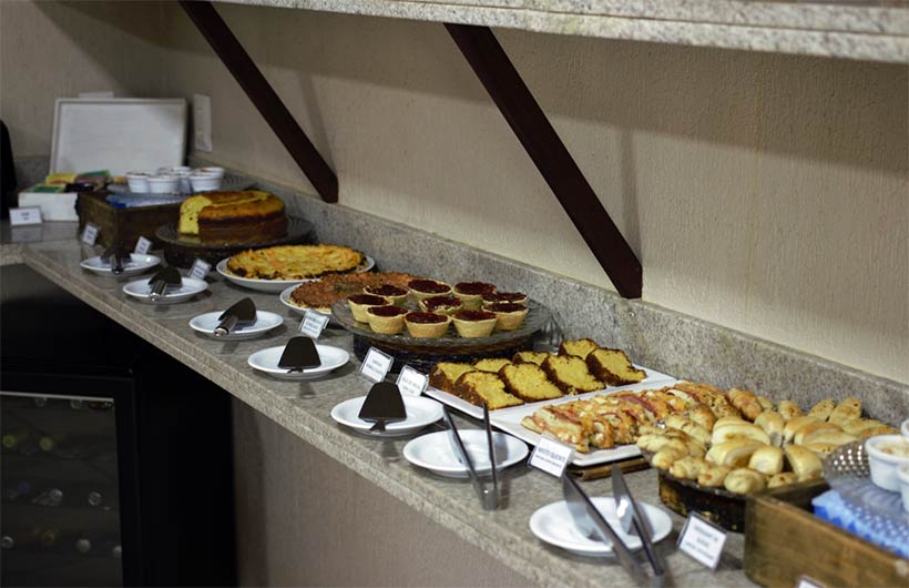 Café da manhã na Pousada Lua Bela