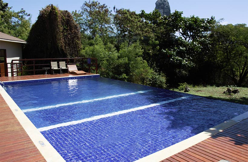 Piscina em Pousada de Noronha
