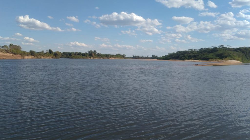 Atravessando o Rio Javaés na balsa